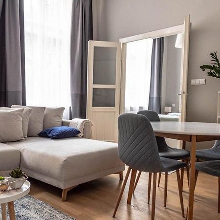 Maria Topfive With Free Private Parking Apartamento Budapeste Exterior foto
