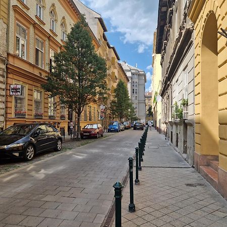 Maria Topfive With Free Private Parking Apartamento Budapeste Exterior foto