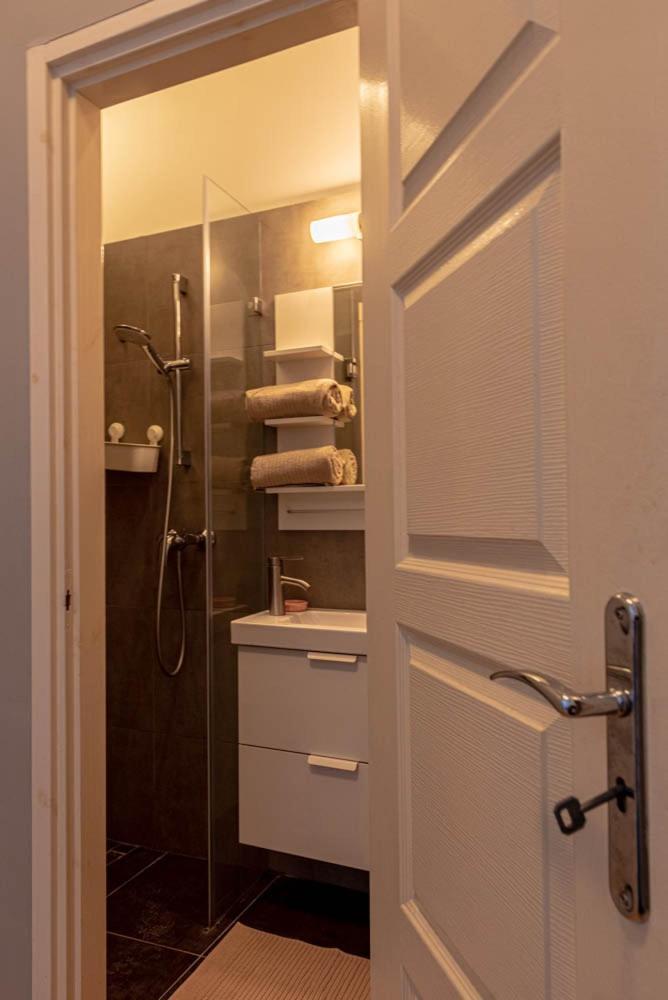 Maria Topfive With Free Private Parking Apartamento Budapeste Exterior foto