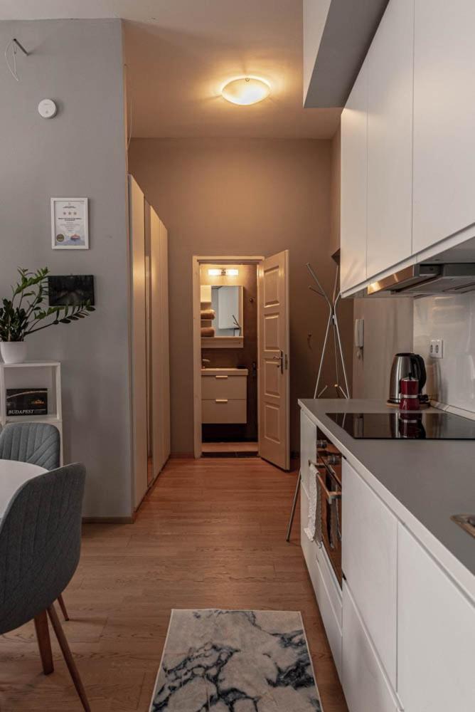 Maria Topfive With Free Private Parking Apartamento Budapeste Exterior foto
